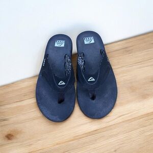 Women’s Reef Black Flip Flops 8.5 pink on bottom
